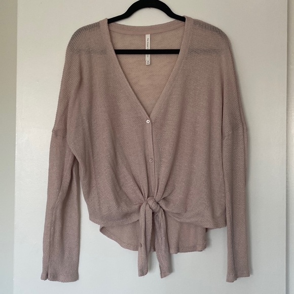 EUC✨Babaton Tie Long Sleeve - Picture 2 of 5